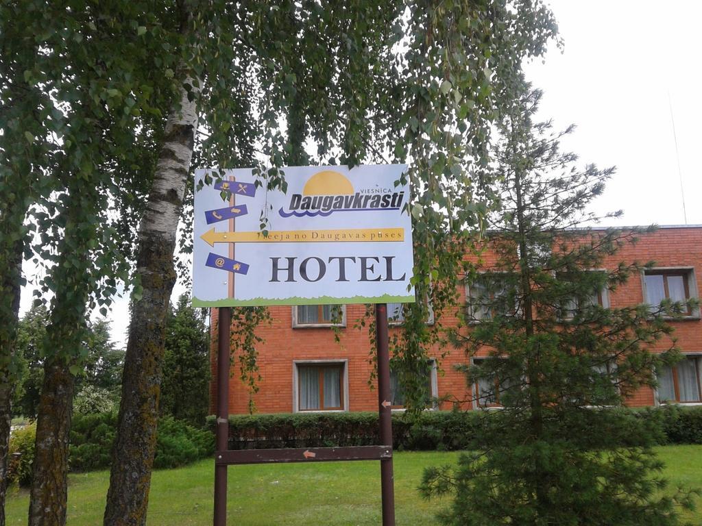 Daugavkrasti Hotel Єкабпілс Екстер'єр фото